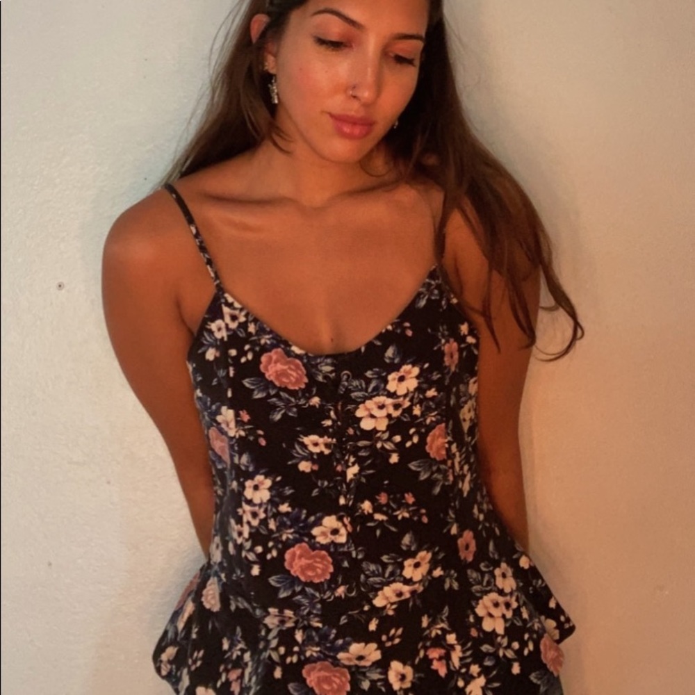 🌷fun and fresh flared out floral tank🌷